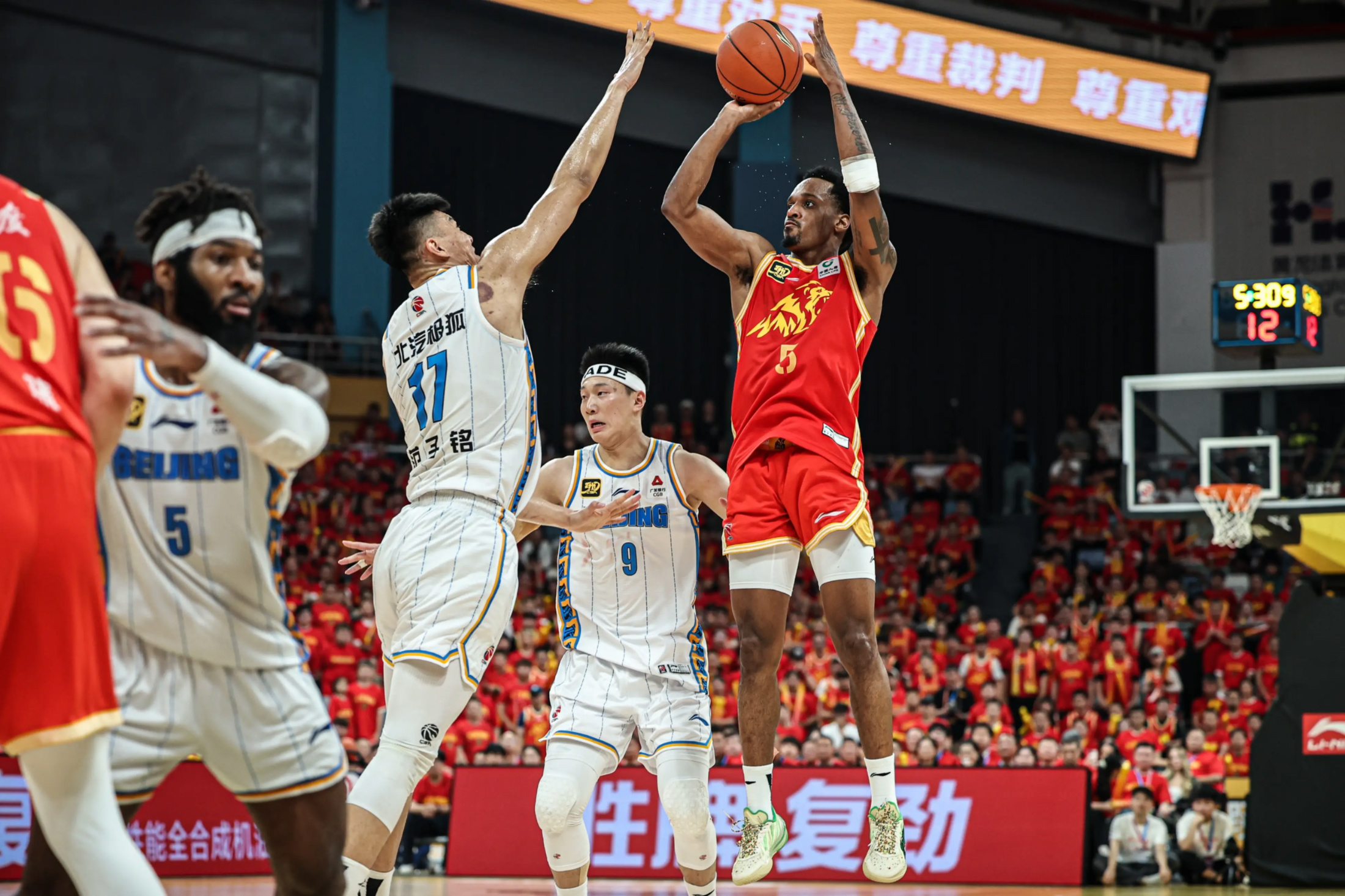 开云·体育官网-包含加时末段NBA常规赛传出新动向，波尔图更衣室发声，管理层表态：信心回归，球队文化再被提及的词条