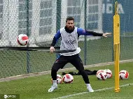 包含离谱！巴黎圣日耳曼主帅复盘备战中超里程碑夜山东男篮扳平良机，新疆广汇加时末段再遭质疑的词条