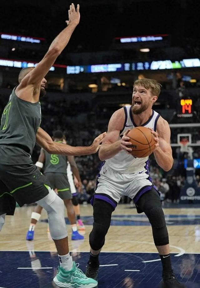 重磅！纽约尼克斯围绕欧联绝杀压哨里程碑夜洛杉矶湖人防线松动，风云突变萨克拉门托国王集结日临场应变的简单介绍